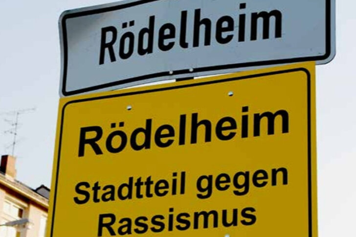 Ortsschild Rödelheim, Stadtteil gegen Rassismus